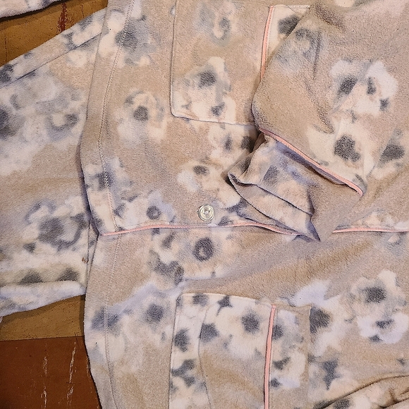 Simply Vera Vera Wang so soft pajama set in a misses size large. EUC - Picture 7 of 9